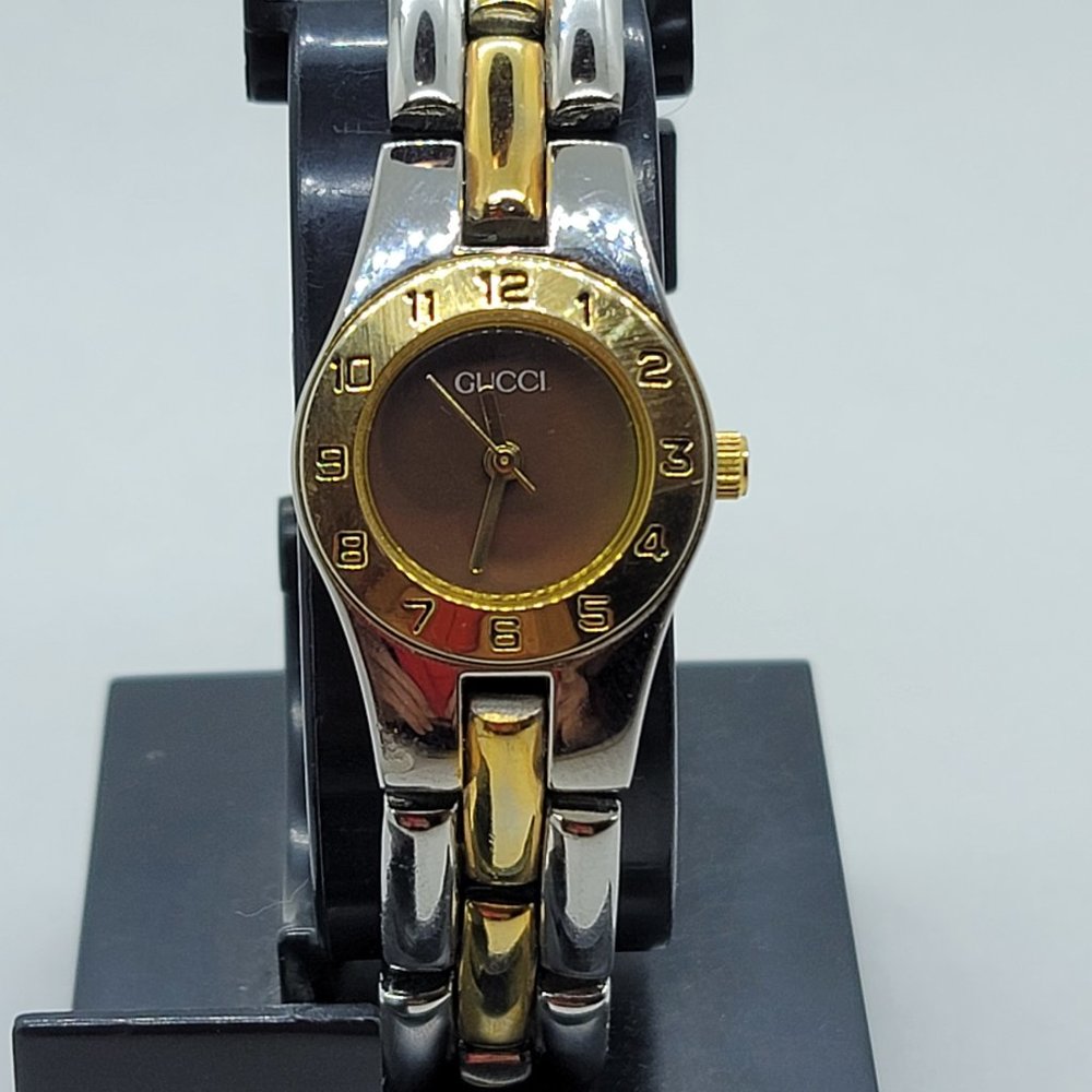 Rare Vintage Gucci Women's Watch (2889L model)